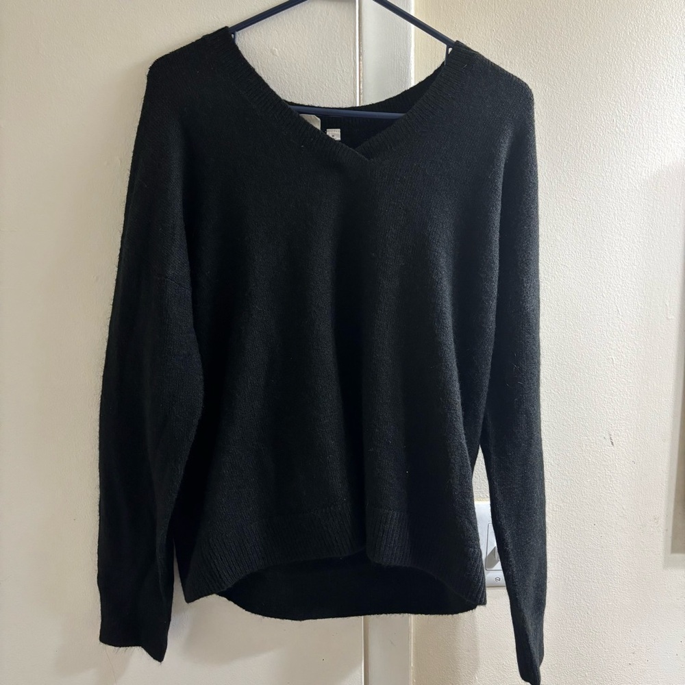 GAP Black V-Neck Women's Sweater
